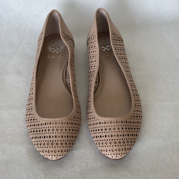 Vince Camuto Slip On Flats Sz 9M breathable cutout detail Taupe - Picture 1 of 14